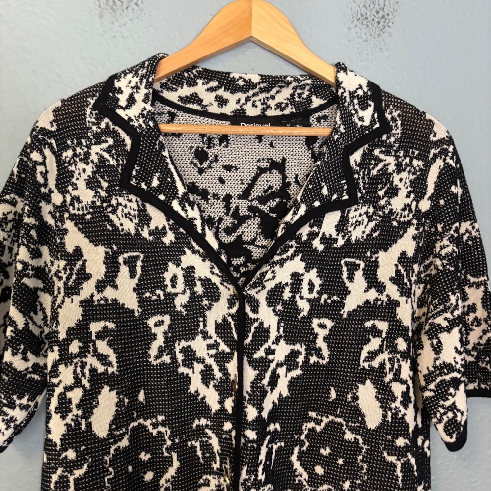 Desigual Women's Bandana Fluid Short Sleeve Abstract Print White Black Medium - Picture 4 of 10